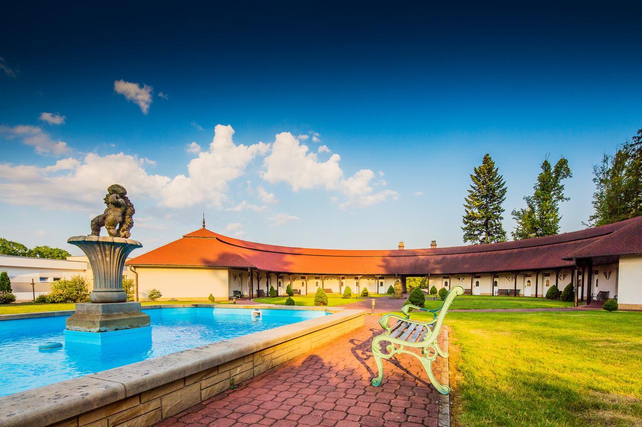 Hotel Veba بروموف المظهر الخارجي الصورة