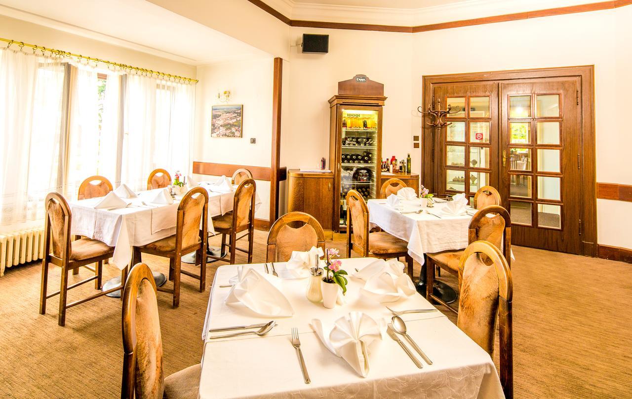 Hotel Veba بروموف المظهر الخارجي الصورة