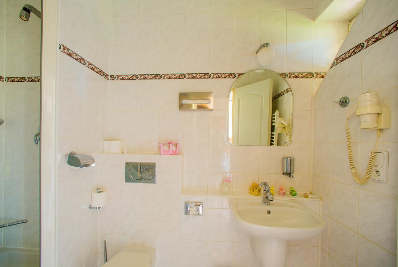 Hotel Veba بروموف المظهر الخارجي الصورة